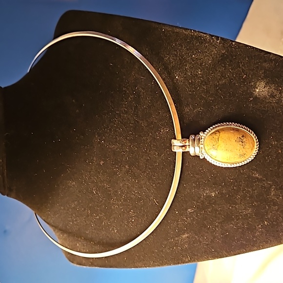 Brown stone, silver pendant...NECKLACE NOT INCLUDED - Picture 2 of 2